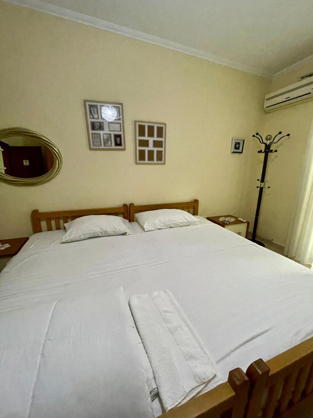 Skybase Appartement Tirana Buitenkant foto