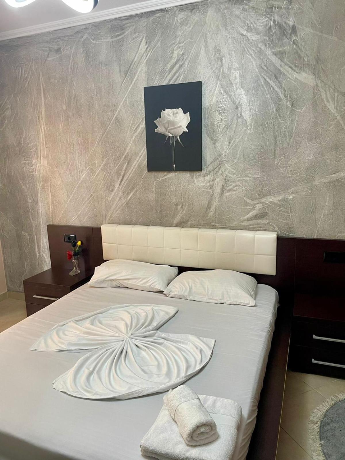 Skybase Appartement Tirana Buitenkant foto